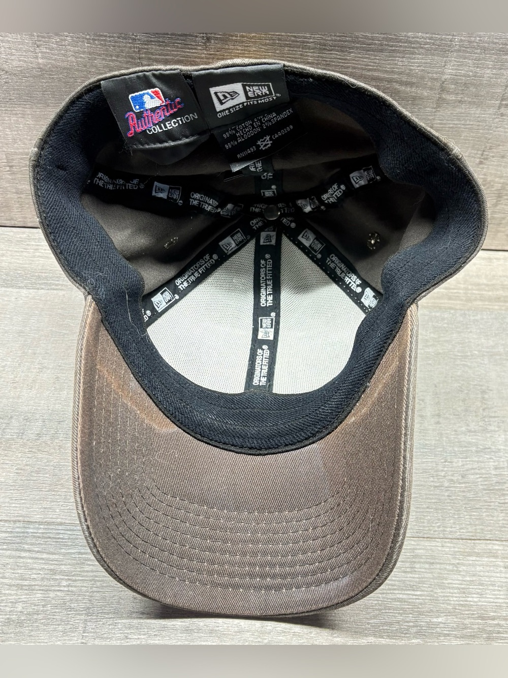 New Era Two-Tone Brown and White 'League Champions' Philadelphia Phillies Cap - Picture 6 of 7